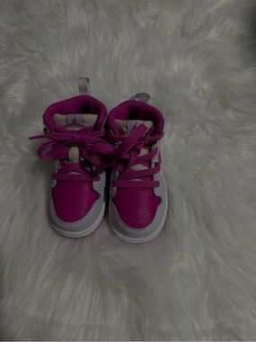 Jordan Kids High-Top Sneakers in Pink and White